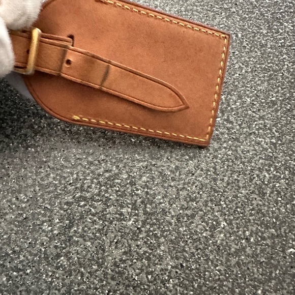 LOUIS VUITTON
Vachetta Luggage Tag : Poignet Set - Picture 12 of 15